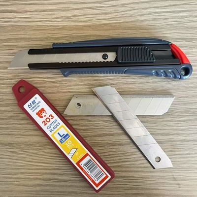 سكاكين حلاقة من طراز Silver Blade 18mm للتطبيقات الصناعية